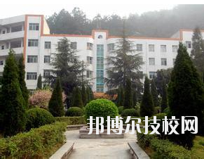 黔南民族衛(wèi)生學(xué)校2020年學(xué)費(fèi)、收費(fèi)多少