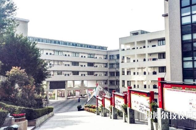重慶輕工業(yè)學校2020年報名條件、招生要求、招生對象
