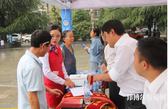 六枝特區(qū)職業(yè)技術(shù)學(xué)校2020年報名條件、招生要求、招生對象