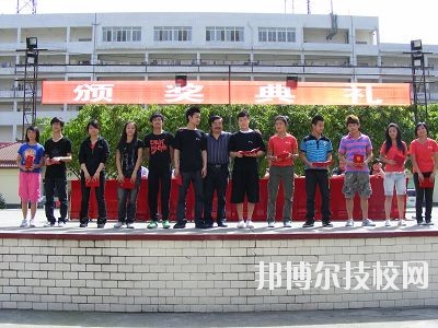 四川現(xiàn)代藝術學校地址在哪里