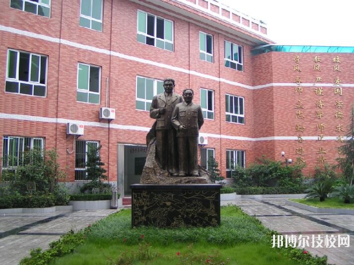 重慶渝中職業(yè)教育中心2020年報(bào)名條件、招生要求、招生對象