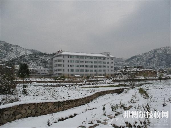 樂清市雁蕩山旅游學(xué)校2020年學(xué)費(fèi)、收費(fèi)多少 