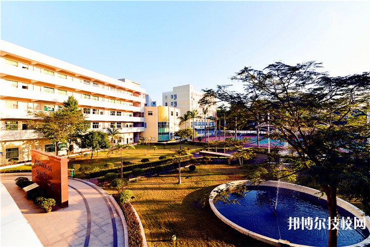 國營八二一廠技工學(xué)校2020年招生簡(jiǎn)章