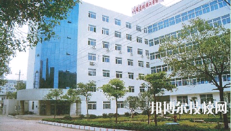國營八二一廠技工學(xué)校2020年報名條件、招生要求、招生對象