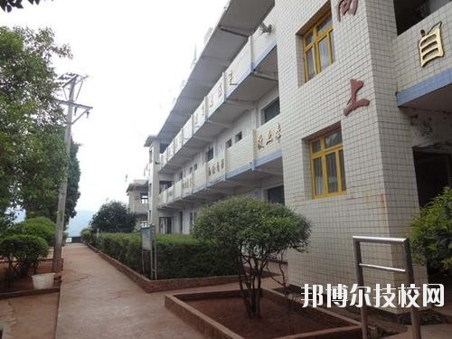 普定職業(yè)技術(shù)學(xué)校2020年報名條件、招生要求、招生對象