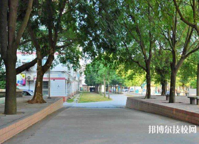重慶公共交通技工學(xué)校2020年報名條件、招生要求、招生對象