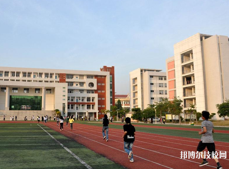 重慶青山工業(yè)技工學校怎么樣、好不好
