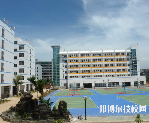 重慶萬(wàn)州三峽服裝藝術(shù)學(xué)校怎么樣、好不好