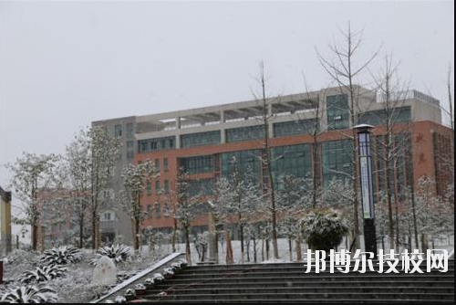 重慶榮昌職業(yè)教育中心2020年報(bào)名條件、招生要求、招生對象