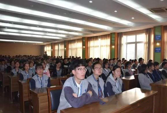 江陰華姿中等專業(yè)學校2020年報名條件、招生要求、招生對象