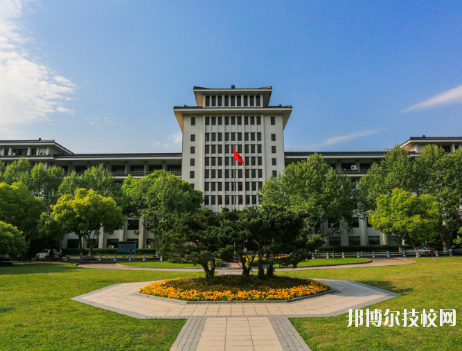 重慶旅游學(xué)校建勝分校2020年報(bào)名條件、招生要、招生對(duì)象求