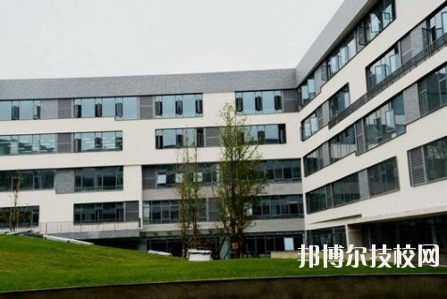 安龍職業(yè)技術(shù)學(xué)校2020年報(bào)名條件、招生要求、招生對(duì)象