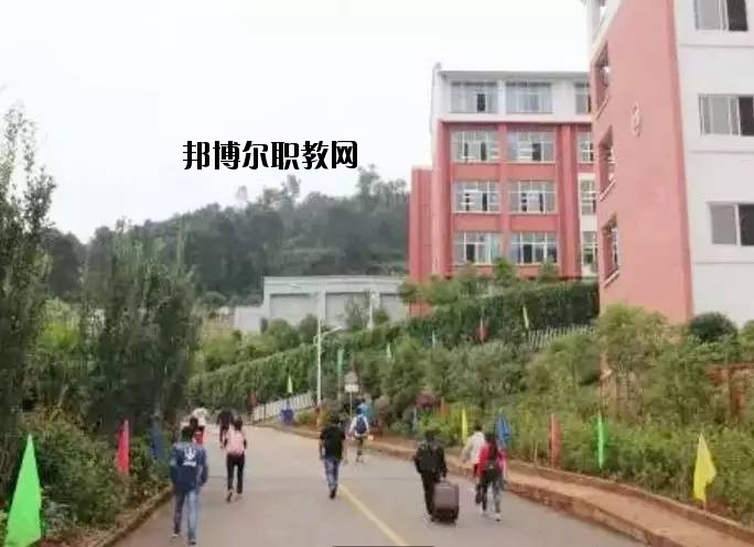 祿勸職業(yè)高級(jí)中學(xué)2020年學(xué)費(fèi)、收費(fèi)多少