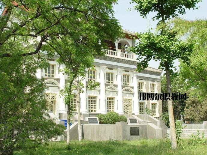 鶴峰職業(yè)技術學校怎么樣、好不好