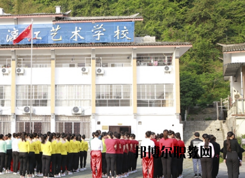 張藝謀漓江藝術(shù)學(xué)校怎么樣、好不好