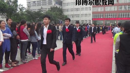 樂(lè)山計(jì)算機(jī)學(xué)校2020年招生辦聯(lián)系電話