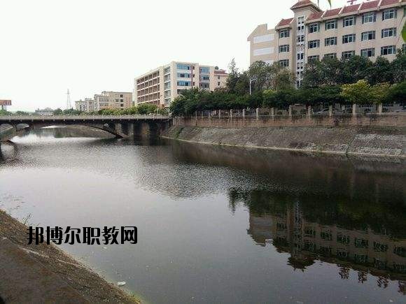 四川省綿陽(yáng)財(cái)經(jīng)學(xué)校地址在哪里