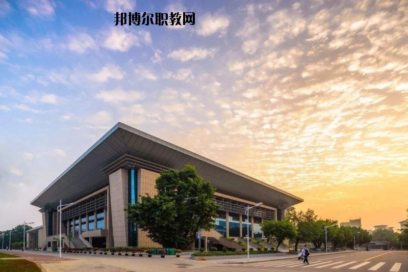 咸寧生物機(jī)電工程學(xué)校2020年報(bào)名條件、招生要求、招生對象