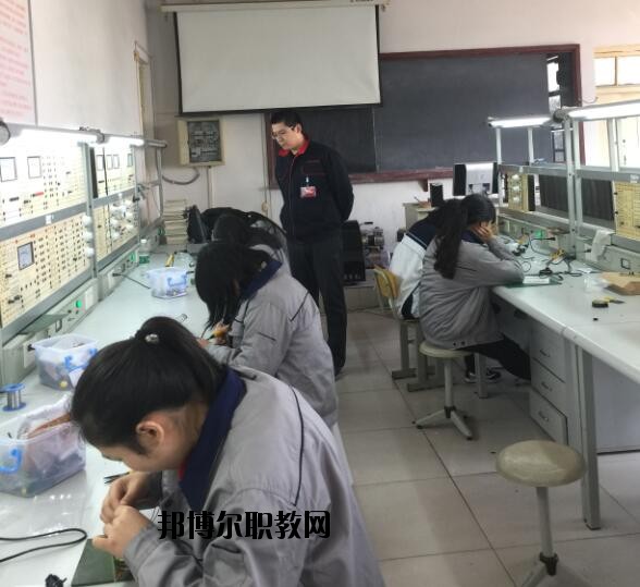 石家莊機(jī)械技工學(xué)校2020年報名條件、招生要求、招生對象