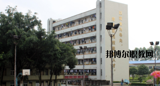 廣西梧州商貿(mào)學(xué)校2020年報名條件、招生要求、招生對象 