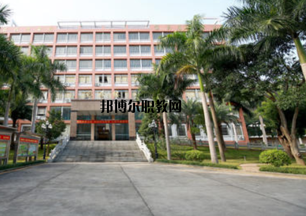 重慶華陽(yáng)技工學(xué)校2020年報(bào)名條件、招生要求、招生對(duì)象