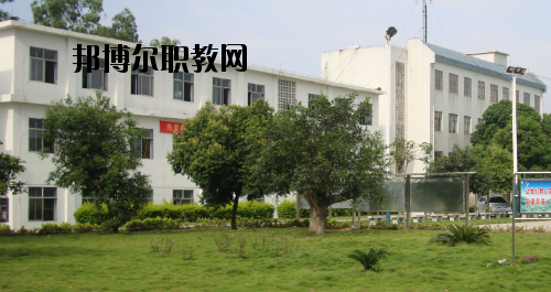 合山職業(yè)技術(shù)學(xué)校2020年報(bào)名條件、招生要求、招生對(duì)象