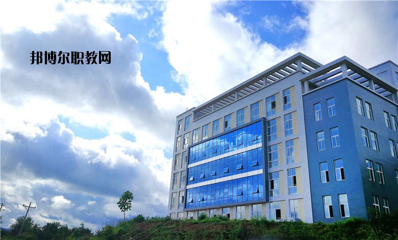 四川省南充衛(wèi)生學(xué)校2020年報(bào)名條件、招生要求、招生對(duì)象