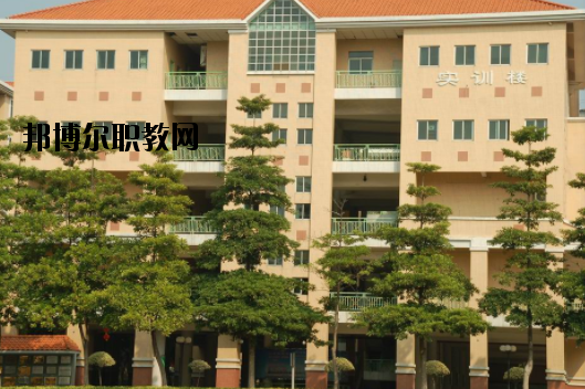 東莞商業(yè)學(xué)校2020年報(bào)名條件、招生要求、招生對象