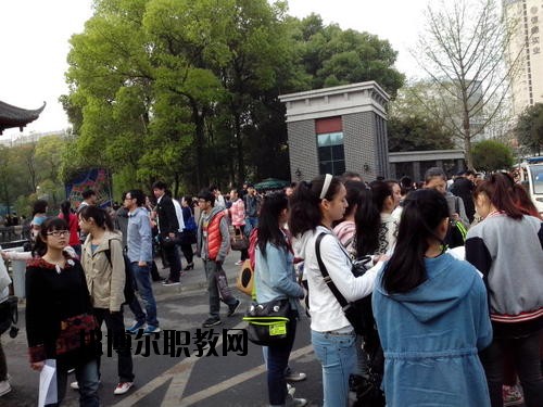 成都國(guó)演藝術(shù)學(xué)校2020年報(bào)名條件、招生要求、招生對(duì)象