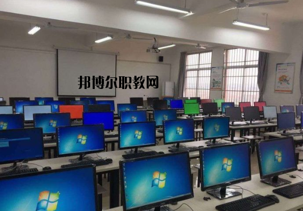 安義職業(yè)技術(shù)學(xué)校2020年報(bào)名條件、招生要求、招生對象