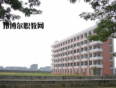 揭陽技工學(xué)校2020年報名條件、招生要求、招生對象