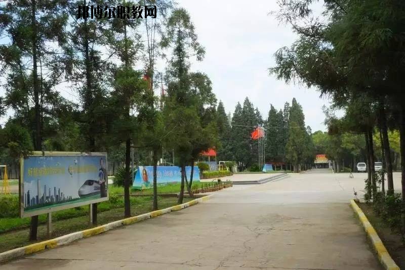 富寧縣民族職業(yè)高級(jí)中學(xué)2020年招生辦聯(lián)系電話(huà)