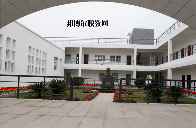 南充技師學(xué)院2020年報(bào)名條件、招生要求、招生對象