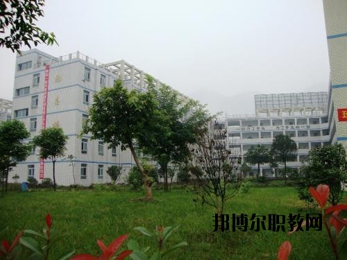 四川筠連職業(yè)技術(shù)學(xué)校2020年報(bào)名條件、招生要求、招生對象