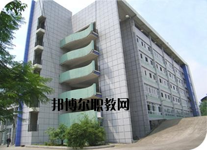 東興區(qū)東方科技職業(yè)技術(shù)學校2020年報名條件、招生要求、招生對象