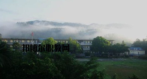東興中等職業(yè)技術(shù)學(xué)校2020年報(bào)名條件、招生要求、招生對象 