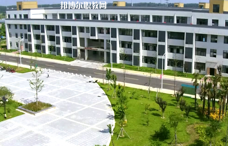 蚌埠工藝美術(shù)學(xué)校2020年招生辦聯(lián)系電話(huà)