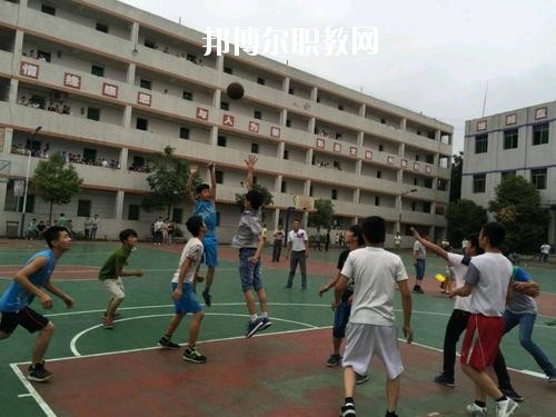 渠縣巖峰職業(yè)中學網站網址