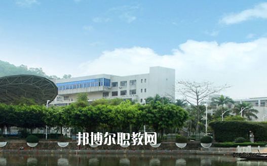 深圳市新鵬職業(yè)高級中學2020年宿舍條件
