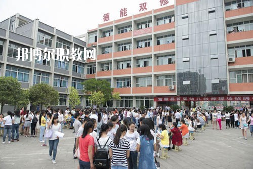 富順縣福源灝職業(yè)中學(xué)2020年報名條件、招生要求、招生對象