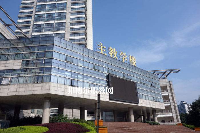達(dá)州華西職業(yè)技術(shù)學(xué)校2021年報(bào)名條件、招生要求