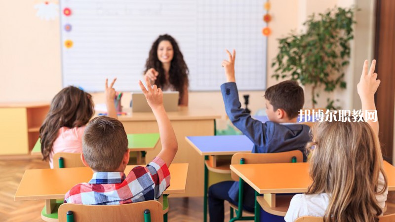 成都2021年男生讀幼師學校