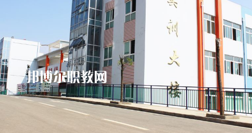 畢節(jié)同心農(nóng)工中等職業(yè)技術(shù)學(xué)校2021年報名條件、招生要求、招生對象