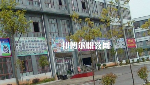 黔西南州英才職業(yè)技術(shù)學(xué)校2021年報(bào)名條件、招生要求、招生對(duì)象