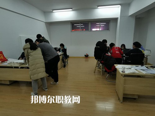 泰州市鳳凰藝術(shù)學校網(wǎng)站網(wǎng)址