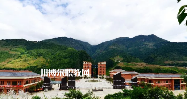 迪慶州民族中等專業(yè)學校怎么樣、好不好