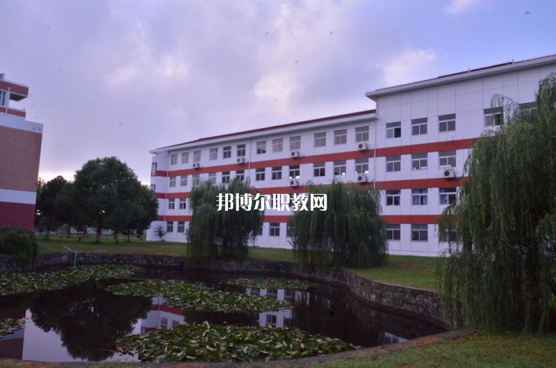四川2021年初中畢業(yè)讀什么中專(zhuān)學(xué)校好
