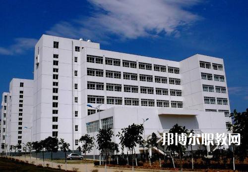 大理衛(wèi)生學(xué)校2021年報(bào)名條件、招生要求、招生對(duì)象