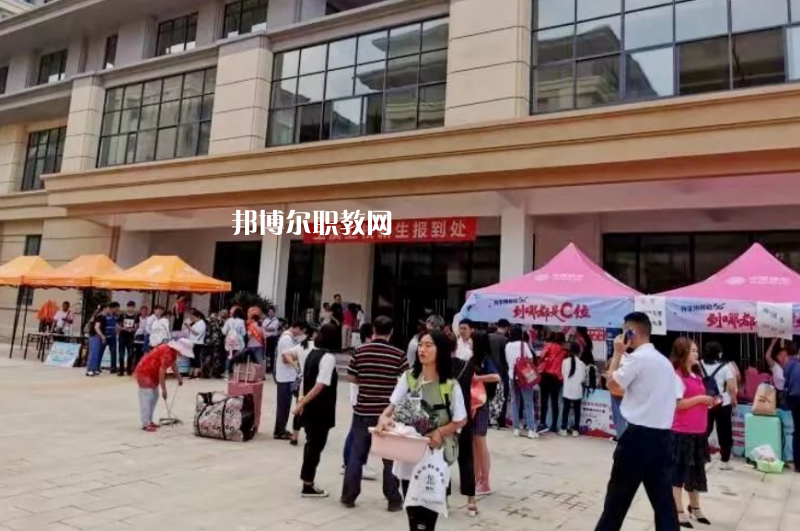 云南玉溪衛(wèi)生學(xué)校2021年報(bào)名條件、招生要求、招生對(duì)象