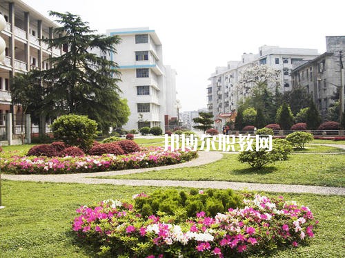 保山市昌寧縣職業(yè)技術(shù)學(xué)校2021年學(xué)費(fèi)、收費(fèi)多少